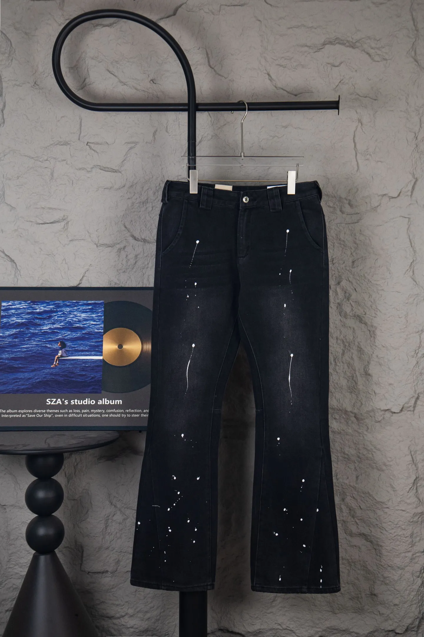 Style number: M460 P250 Top heavy industry GALLERY DEPT. Spliced ​​ink splash back logo washed retro jeans men and women high street splash ink pants micro-flared casual trousers trendy couple same style Size: 28 30 32 34 36 (corresponds to S M L XL XXL)